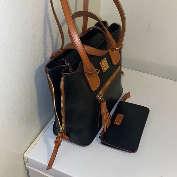 Dooney & Bourke double straps bag with wallet